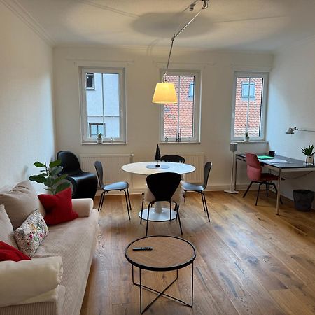 Stylisches Apartment Mit Grossem Tageslichbad Am Marktplatz Leonberg Exterior foto
