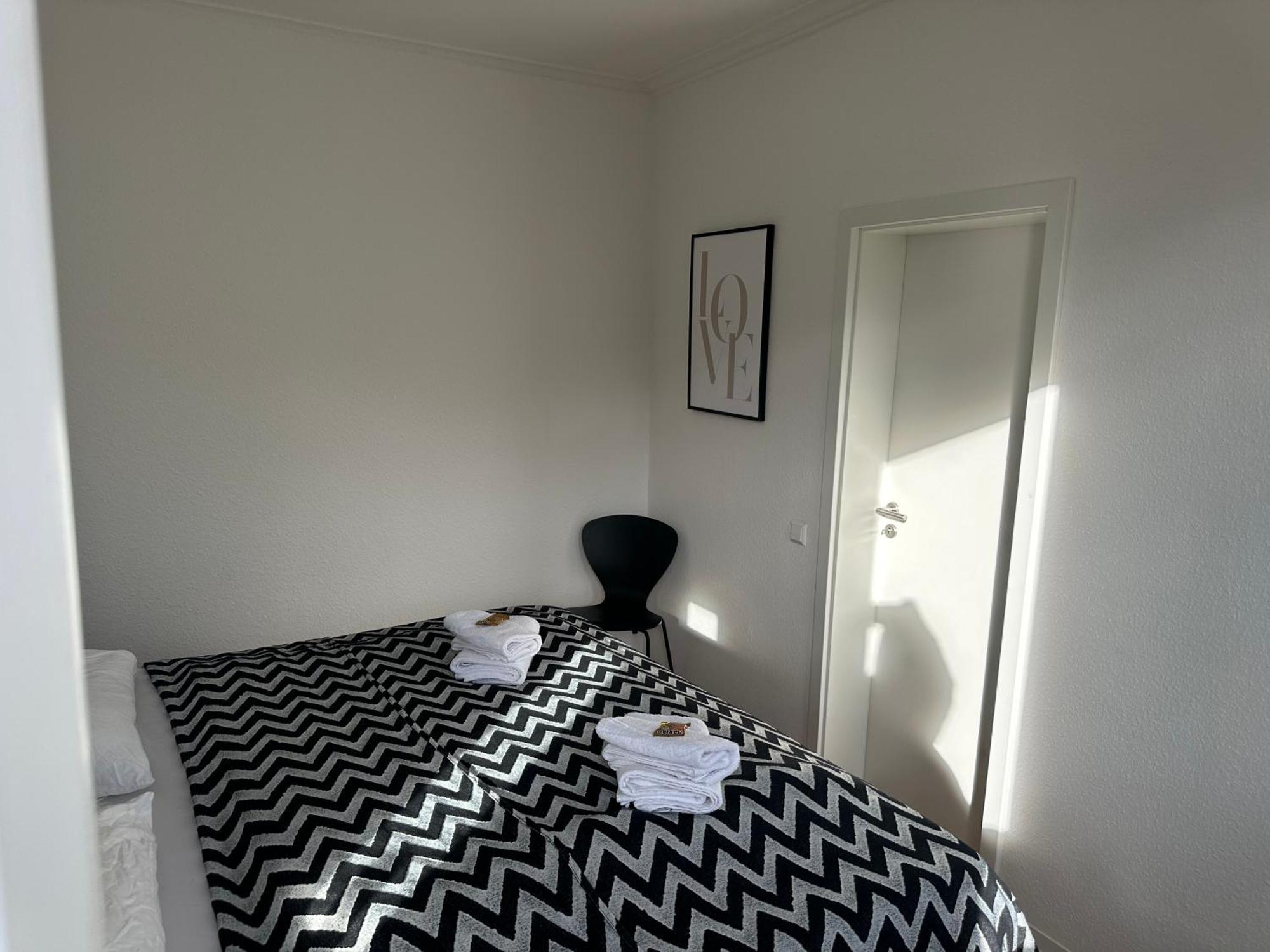 Stylisches Apartment Mit Grossem Tageslichbad Am Marktplatz Leonberg Exterior foto